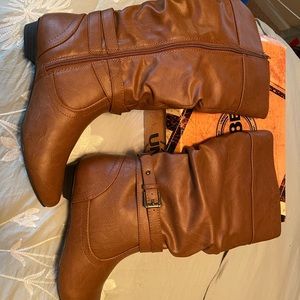 Unr8ed brown boots size 71/2 never wore.